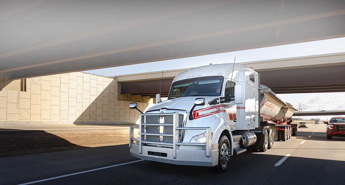 Seaboard Transport dry bulk quad axle pneumatic driving on North American highway