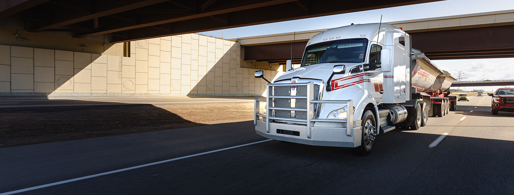 Seaboard Transport dry bulk quad axle pneumatic driving on North American highway